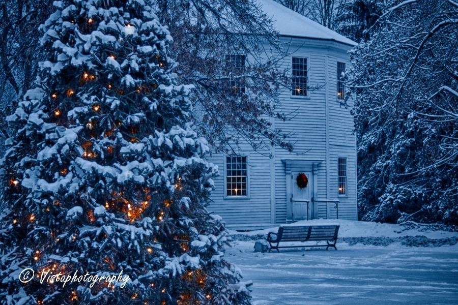 The Old Round church was built in 1812/13 and under the direction of craftsman William Rhodes.