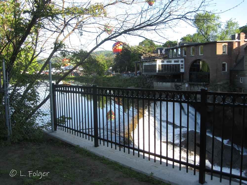 A view (partially obscured) from the far end of the Quechee covered bridge.